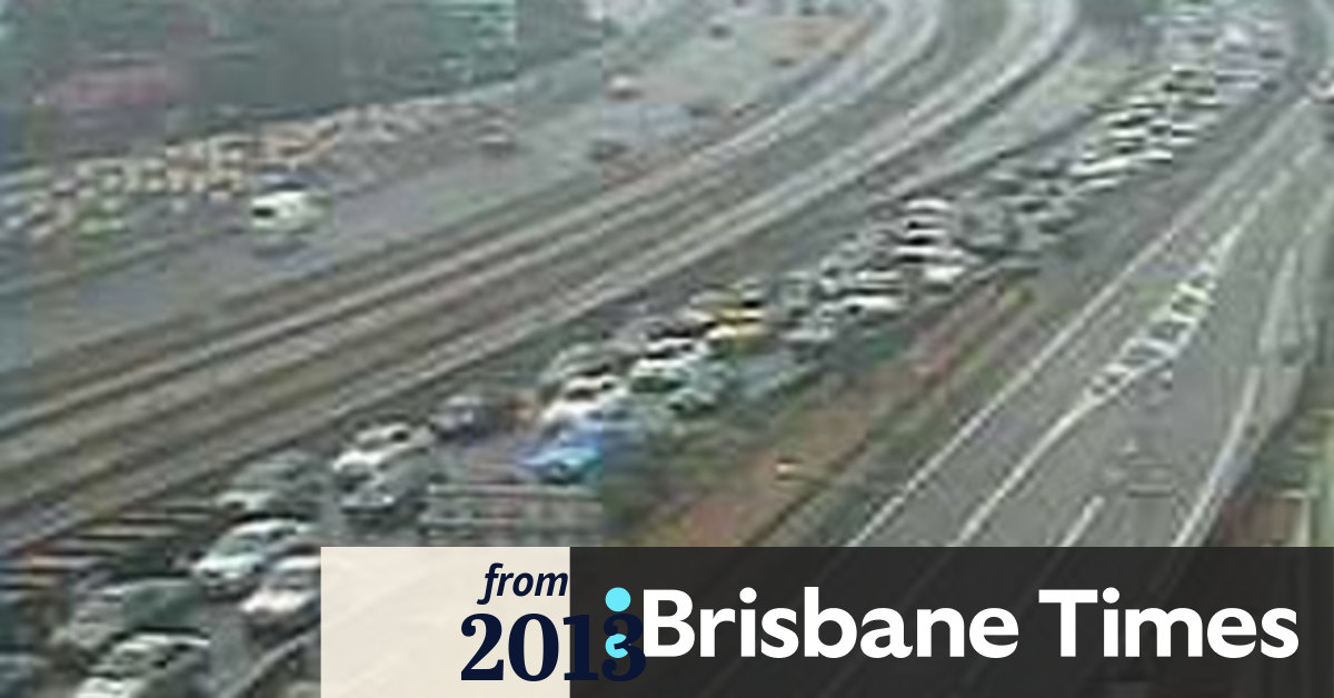 Motorway crash causes traffic chaos